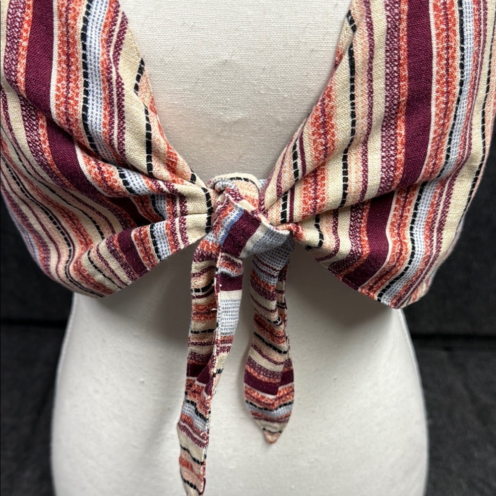 June & Ivy Red and White Sleeveless Tie-Front Crop Top - Picture 4 of 6